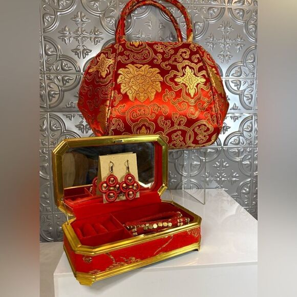 NWOT SET   - Picture 1 of 8